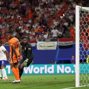 华体会官网-名宿：西蒙斯进球本应判为有效 迈尼昂根本扑不到